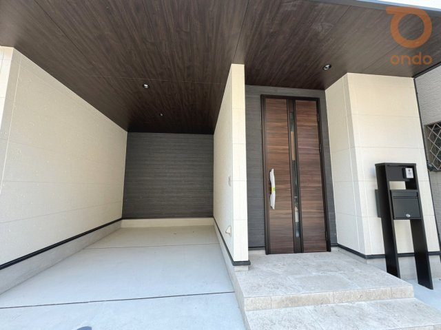 【ondo建物プラン例/車庫】　1階部分にビルトインガレージを備えた住まい。大切なお車を雨風から守れる設計です◎