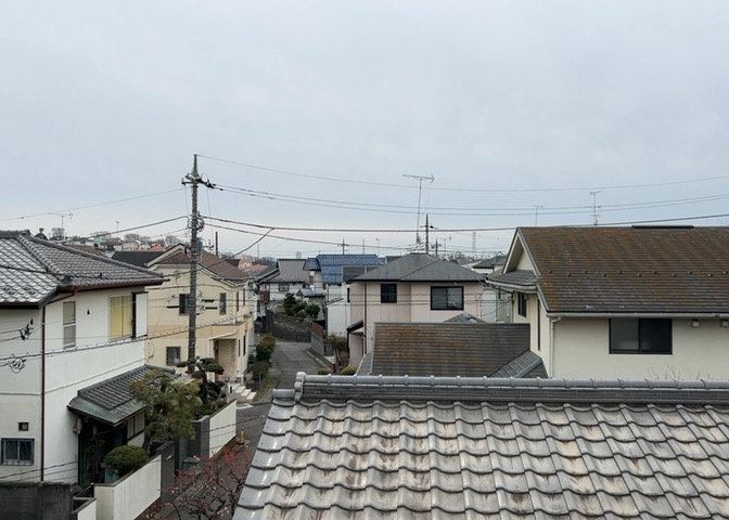 眺望を気にして物件を探す場合、前面に建物が建っていないか現地で確認しましょう！前面に建物があると景色はもちろん、日当たりや風通しにも影響が出てきます。住んだ時のことを想像しながら現地見学をしましょう。