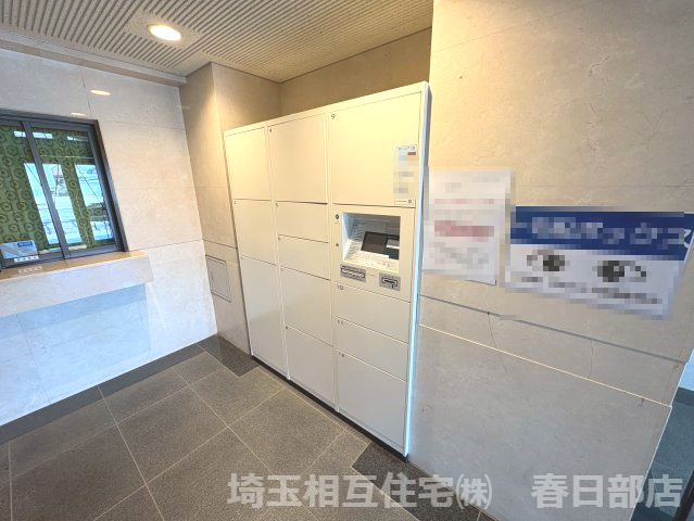 宅配ボックス完備で留守の間も荷物が受け取れて便利です。