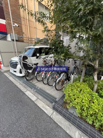 【エステムコート布施ステーションフラッツの駐輪場】