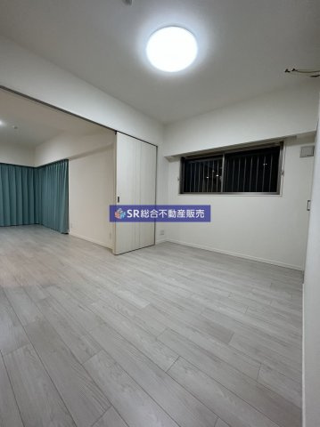 【エステムコート布施ステーションフラッツのリビングダイニング】