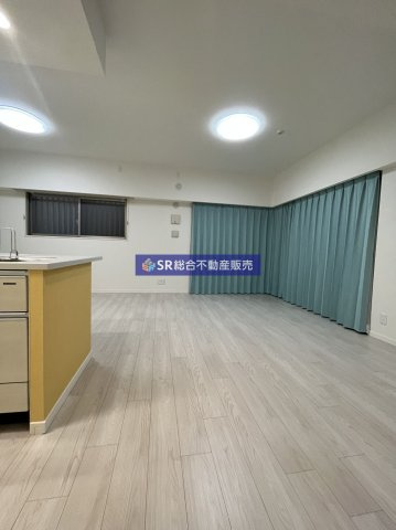 【エステムコート布施ステーションフラッツの居間】