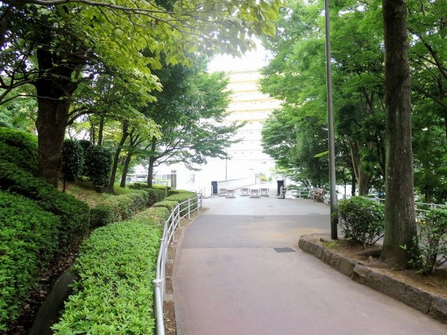 物件から商店街への遊歩道