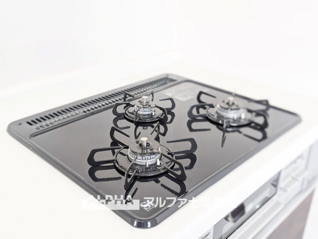【gas　stove】◆ガスコンロ◆使い勝手に配慮されたガスコンロを備えたキッチン。火力調整がしやすく、毎日の調理がスムーズに進み、家事の時間を心地よく支えてくれます