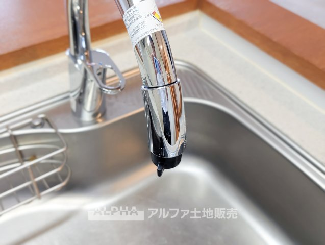 【Water　cleaner】　◆浄水器◆蛇口から流れ出すお水はクリーンでいつも楽しめます。また浄水器内臓シャワー混合栓なので場所取らずのスッキリとしたスタイルです。