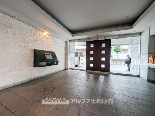 【lobby】　◆ロビー◆共用部は管理の行き届いた綺麗なスペース。いつも明るく家族を、来客を出迎えてくれる大切な場所です。