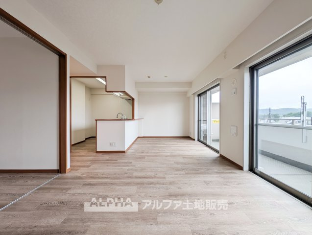 【Daily　Livi添う◆　朝食を囲む時間から夜のくつろぎまで、家族それぞれの時間をやさしく包み込み、暮らしの中心となるリビングです。