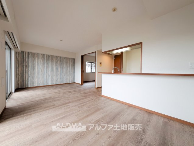 【Gathering　Place】　◆人を招きたくなる◆　友人とのホームパーティーや、ご親族との食事会など、大切な人と過ごす時間をより心地よく演出するリビングです。