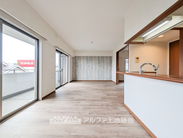 【Cherish　the　time】　◆家族との時間は◆リビングで、食卓で、寝室で、どこにいても楽しめる。居心地の良い空間の中で質のいい安らぎを求めたい。