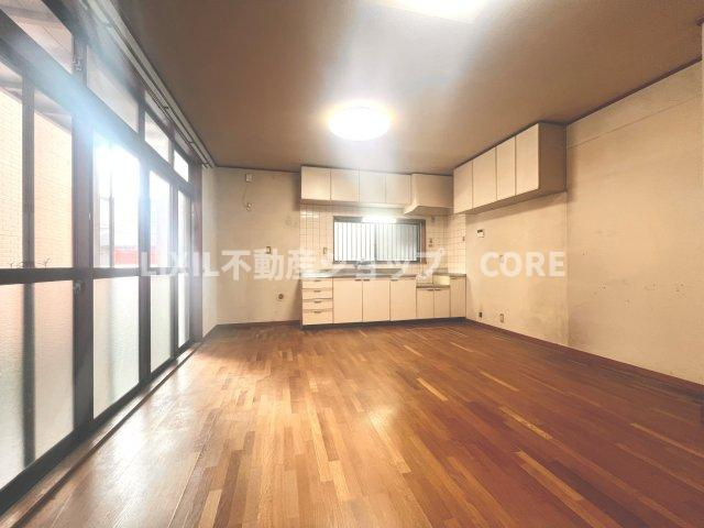 休日はおひさまの光をたっぷりと取りこめるリビングでゆったりと過ごしませんか？