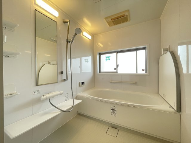 広々とした浴室で一日の疲れも癒されます