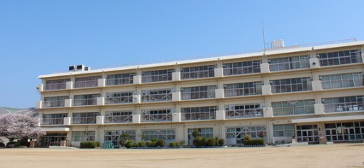 市立宝塚小学校まで徒歩4分