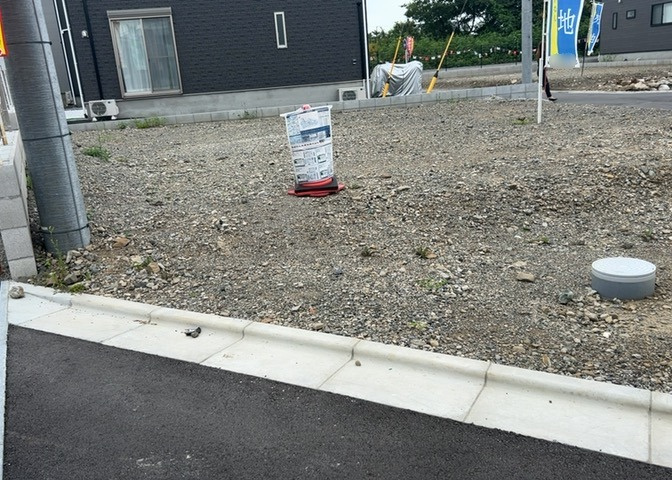 人が暮らすうえで日光は大切な要素となります。日当たりの良さは譲れないポイントですね。併せて近くに大きな建築物の建築予定がないか、あるいはそれが可能な土地が近くにないか事前に確認することもお勧めします。