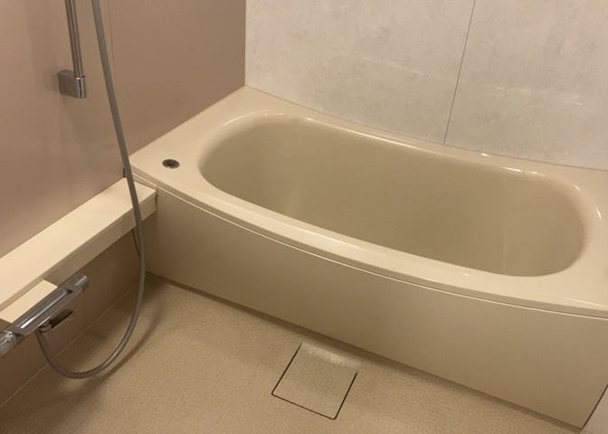 入浴時の快適さも大事なことですが、綺麗な状態を維持できなければ気持ちよく入浴できません。毎日の掃除が楽という点は大事なポイントになります！カビが生えにくく掃除がしやすい、壁や浴槽を選ぶといいでしょう。