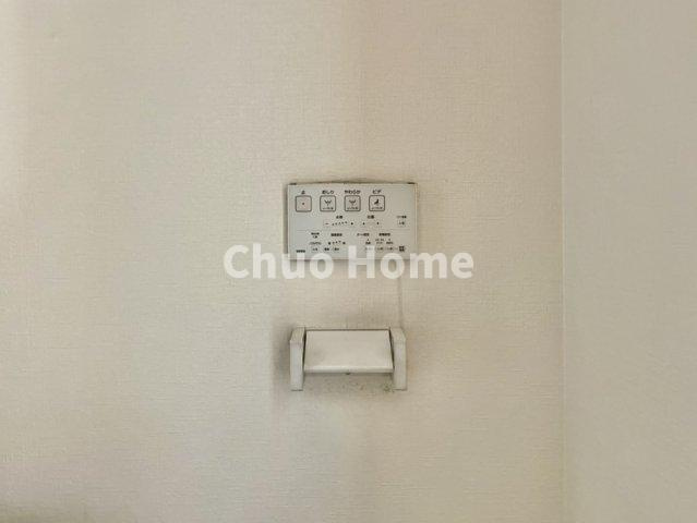 【ウォシュレット】清潔に使いたいお手洗いには最適な設備です。もちろんウォームレットも標準装備です。