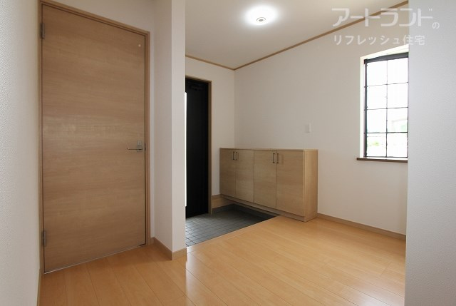 一度に人が集まってもゆとりのある玄関ホール。