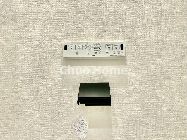 【ウォシュレット】清潔に使いたいお手洗いには最適な設備です。もちろんウォームレットも標準装備です。