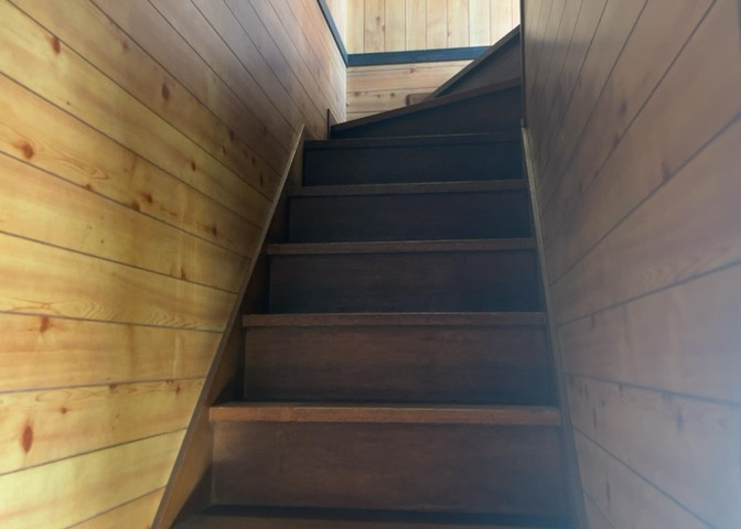 限られた敷地面積の場合、収納スペースを狭くして居室スペースを広く取ろうとすると、収納スペースがなくて困ることがあります。見学の際に各部屋に収納スペースがあるか、収納を置く場所はあるのか確認しましょう。