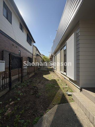 おうちプールやBBQも楽しめるお庭付きのお住まいです。