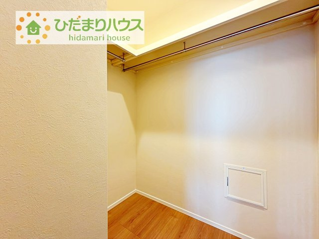 ママに人気のウォークインクローゼット付き！　コートやジャケットはもちろん、季節物や布団なども全部収納できちゃいます(^^)/
