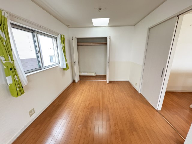 将来的に仕切って2部屋として使用するのも◎