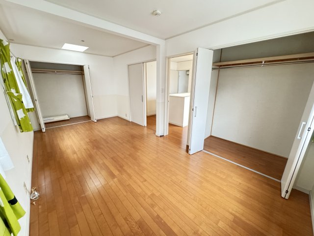 間仕切りしやすい様に、下がり壁が付いています。