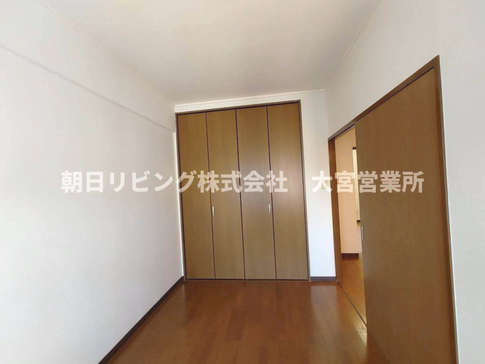 背丈がありたっぷり収納できるクローゼットあります