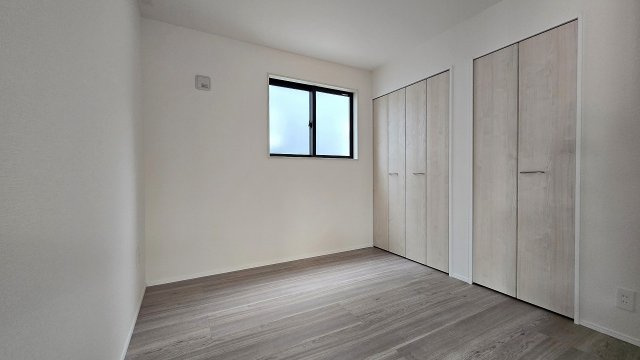 全居室収納付きで使いやすい洋室です。