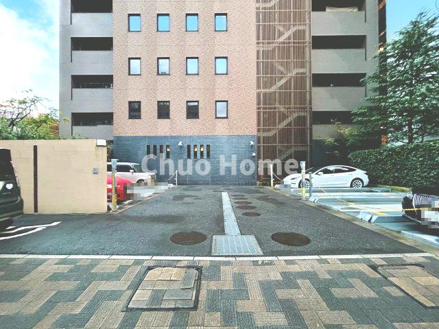 【敷地内駐車場】最新の空き状況や費用などの詳細は担当スタッフまでお問い合わせください。
