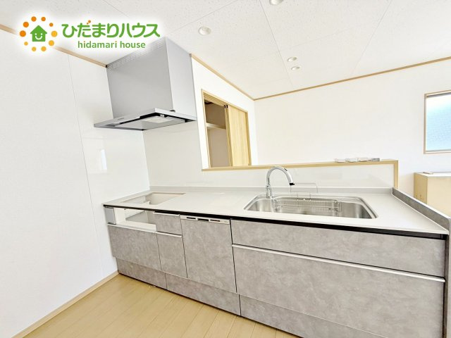 収納が多いのでキッチンの上は常にきれいに保てます！！　お料理がしたくなるそんな嬉しい・楽しいキッチンです♪