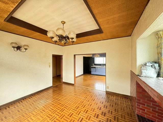 大切な家族と過ごす場所だから、幸せを育む広さをしっかり確保。折り上げ天井が奥行きのある空間を演出。