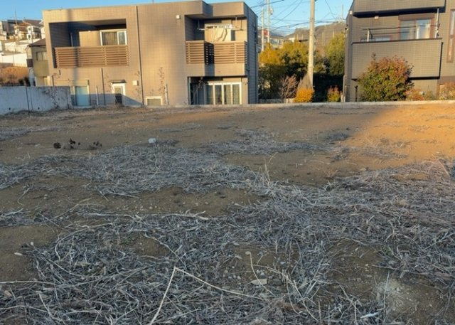 家を建てる前提で土地を探している場合、地盤の丈夫さは譲れない条件の一つです。地盤が脆弱だと追加工事が必要となります。また、過去に地盤沈下や液状化現象を起こした土地は、できるだけ避けた方がいいでしょう。