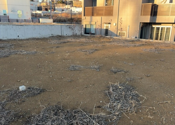 人が暮らすうえで日光は大切な要素となります。日当たりの良さは譲れないポイントですね。併せて近くに大きな建築物の建築予定がないか、あるいはそれが可能な土地が近くにないか事前に確認することもお勧めします。