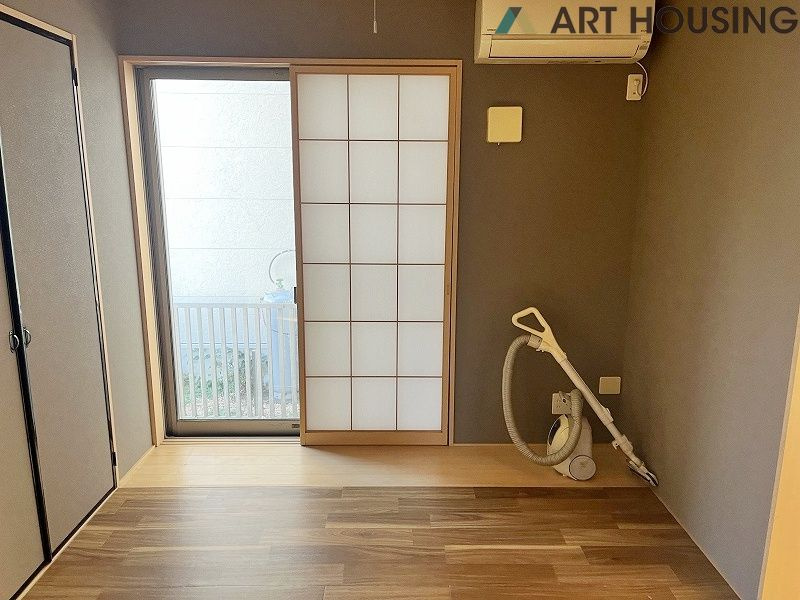 リビング横のお部屋は家事スペースやお子様のお昼寝、遊び場など様々な用途にお使い頂けます♪