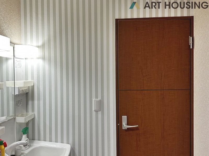 アクセントクロスがお洒落な洗面所です