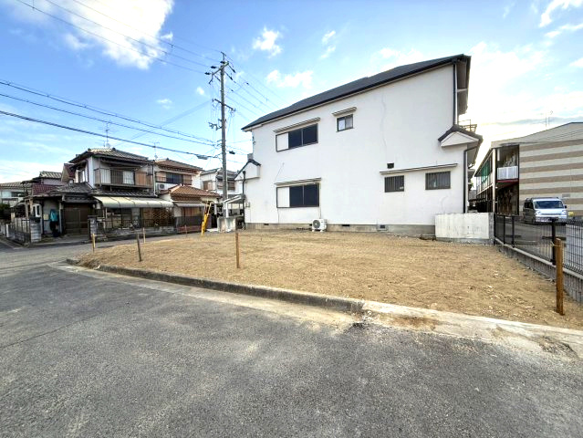 前面道路含む現地写真です