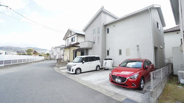 太陽光発電5.12ｋＷつき4ＬＤＫ＋Ｓ、ウッドデッキ、サンルームつき戸建て　車3台～駐車可能　