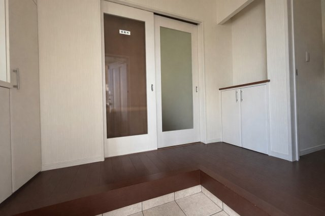 玄関のシューズボックスは整理整頓に役立ち、玄関をすっきりとさせる事ができます。