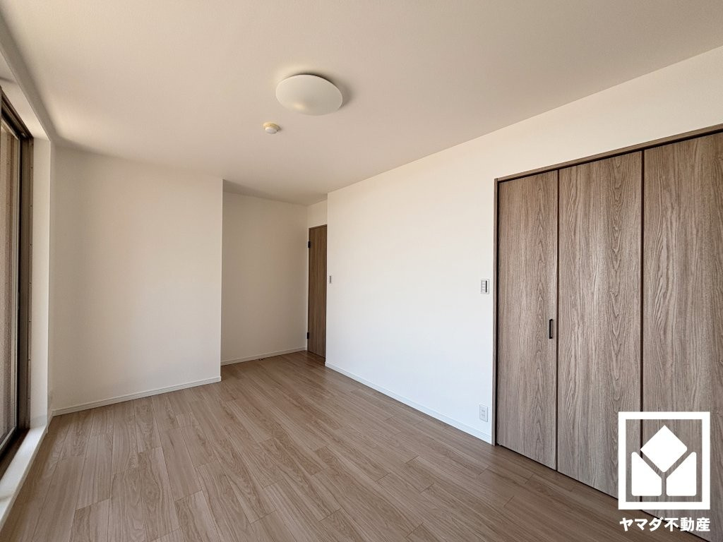 ウォークインクローゼット付きのお部屋で整理整頓しやすいです。