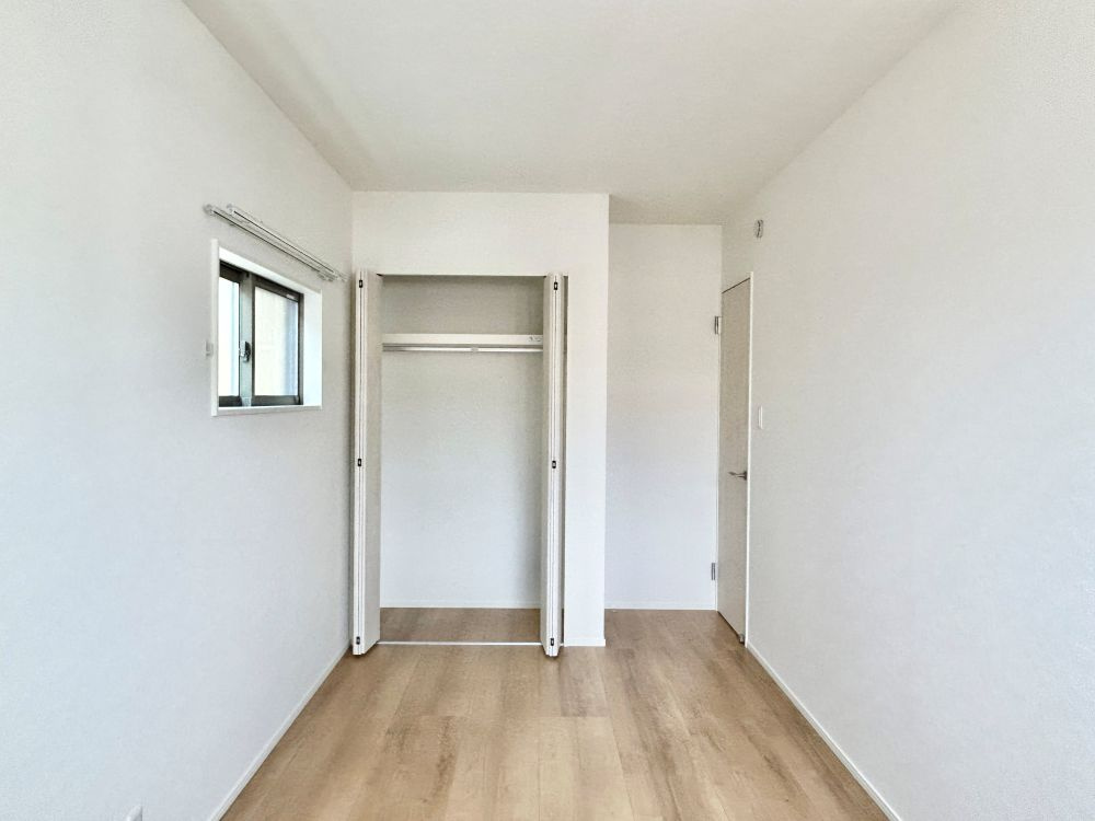 クローゼット付きの洋室！すっきり片付く使いやすいお部屋です。