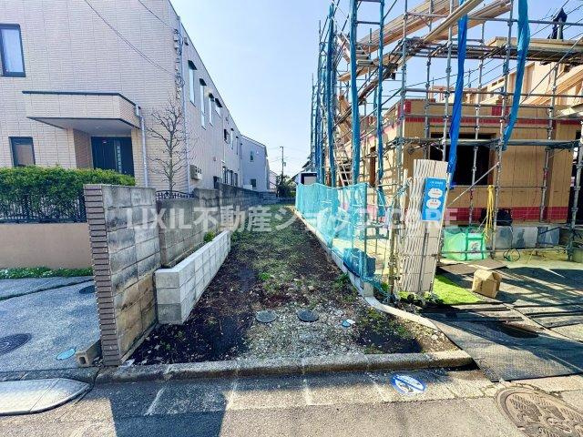 周辺環境とのコラボレーションにより明るく開放的な空間を演出。　