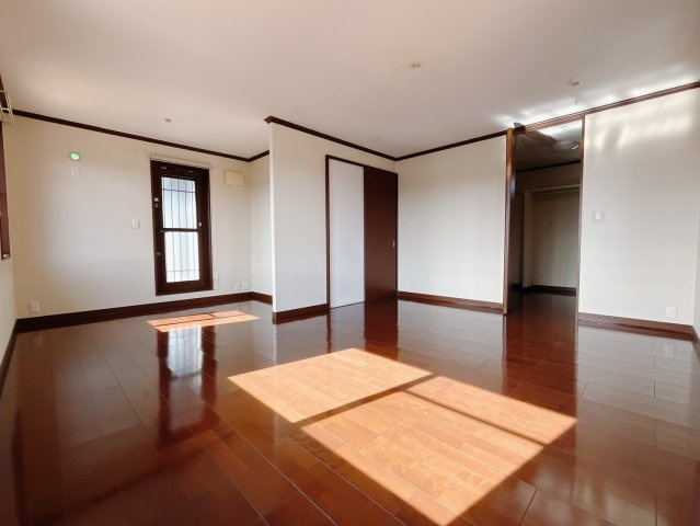 ■主寝室｜広い寝室ならインテリアも自由自在にお楽しみいただけます♪お外から帰ってきた後は寝室でゆっくり自分の時間をお過ごしください。