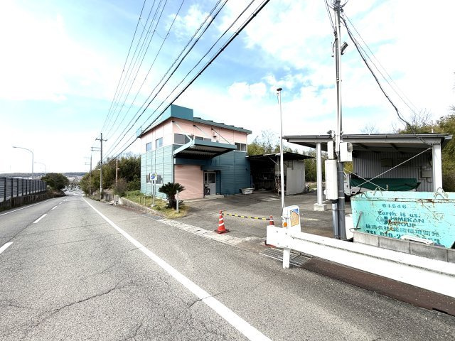 前面道路含む現地写真です