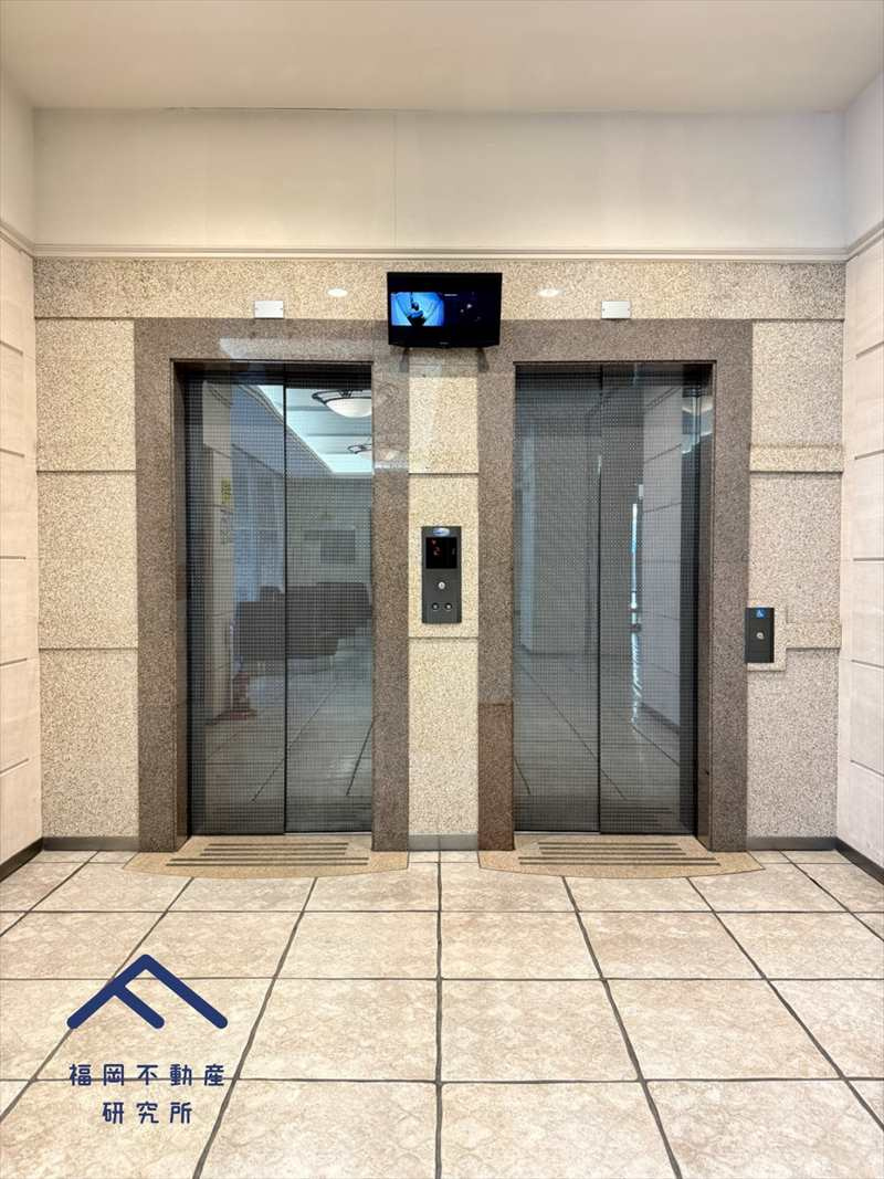 総戸数98戸に対してエレベーター2基で8階までの昇り降りもストレスフリーです