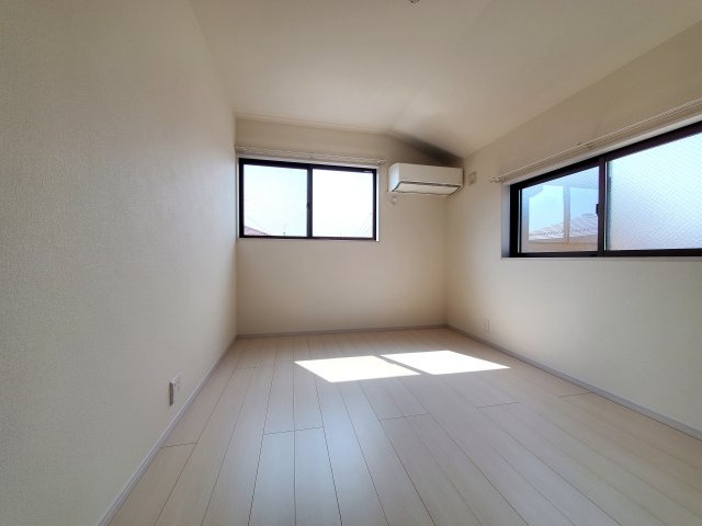 使い勝手のいい洋室です