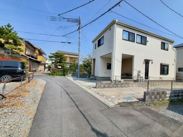 前面道路含む現地写真です