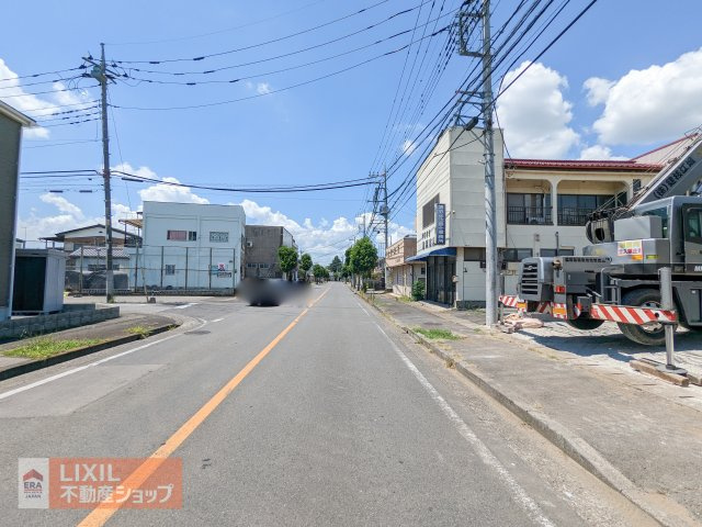 広々とした前面道路で見通し良好です♪