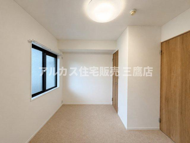 シンプルで家具配置がしやすい洋室。お好みのお部屋づくりをお楽しみいただけます。