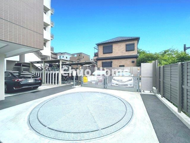 【敷地内駐車場】最新の空き状況や費用などの詳細は担当スタッフまでお問い合わせください。