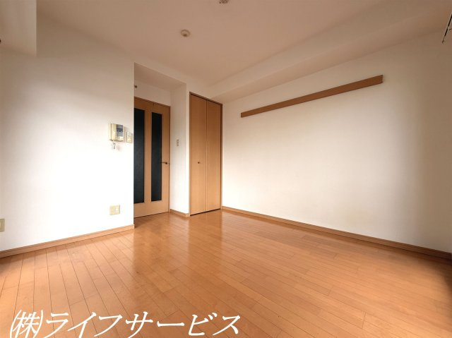 洋室6.5帖／角部屋につき陽当り通風良好！